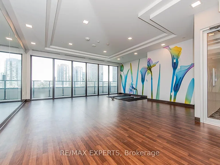 30 Shore Breeze Dr #1215 — Photo 31