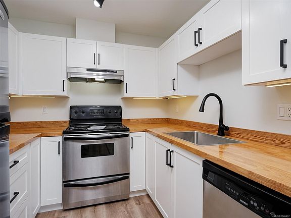 2nd image of 689 Bay St #306
