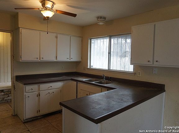 5th image of 275 Harrow Dr