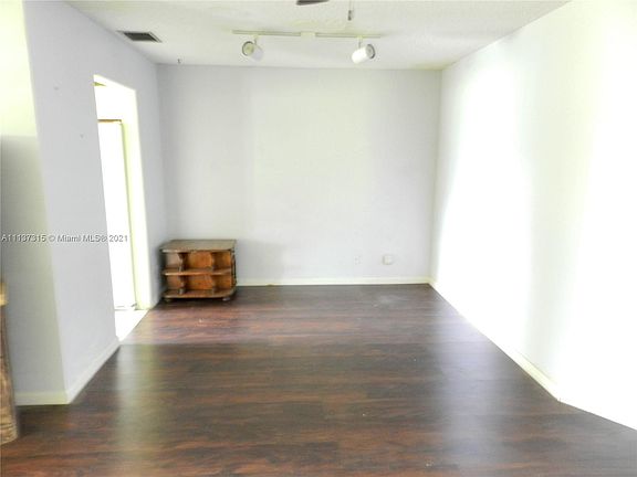 5th image of 2262 Discovery Cir W