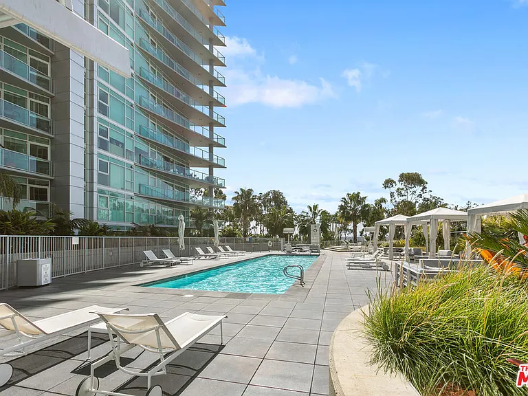13600 Marina Pointe Dr #1507 — Photo 28
