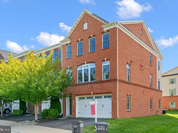 26024 Huntwick Glen Sq, Aldie, VA 20105