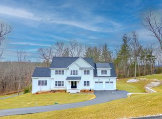 18 Locust Hill Dr, Mendon, MA 01756