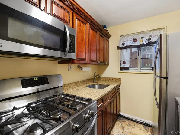 227-18 Hillside Avenue image 8 of 19