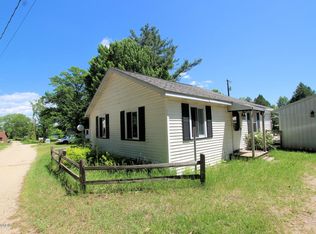 8815 E Lake Dr, Hesperia, MI 49421