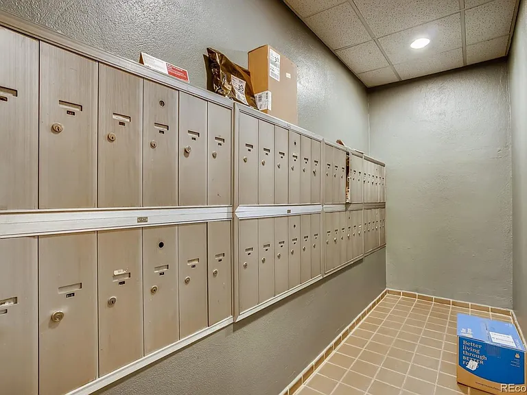 1050 N Corona St #115 — Photo 23
