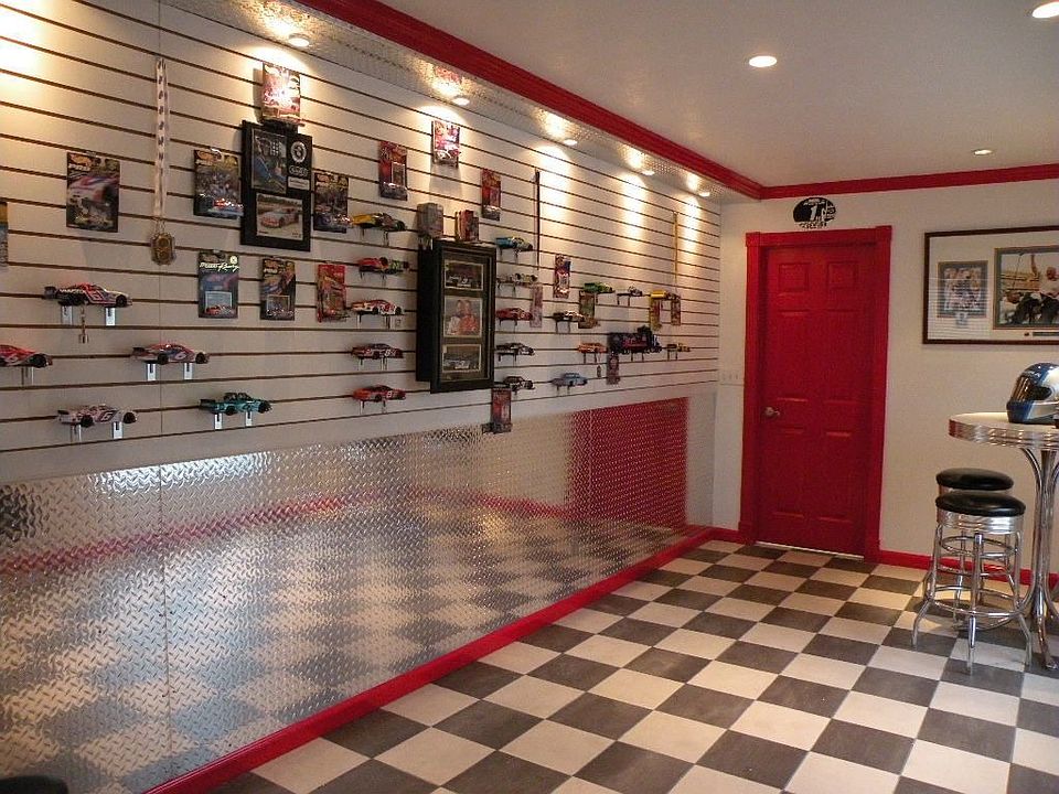 TROPHY ROOM 