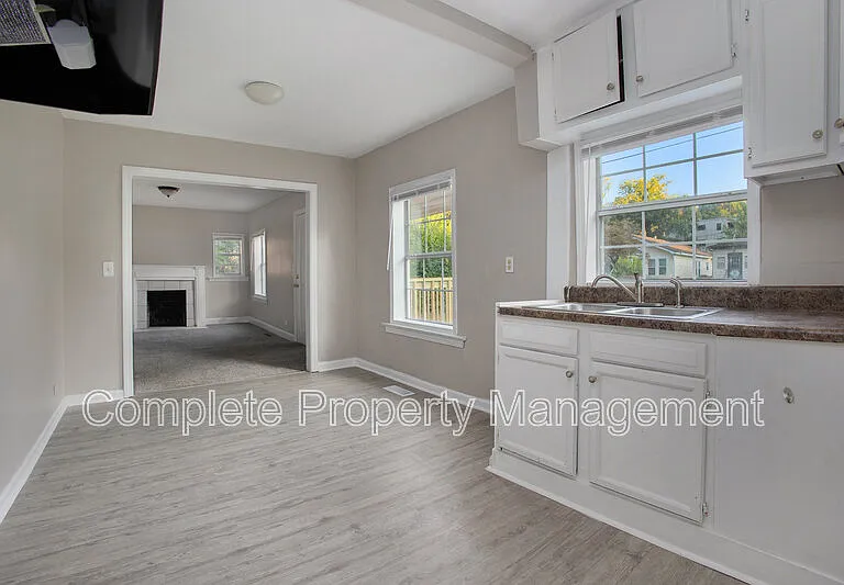 3004 15th St W — Photo 5