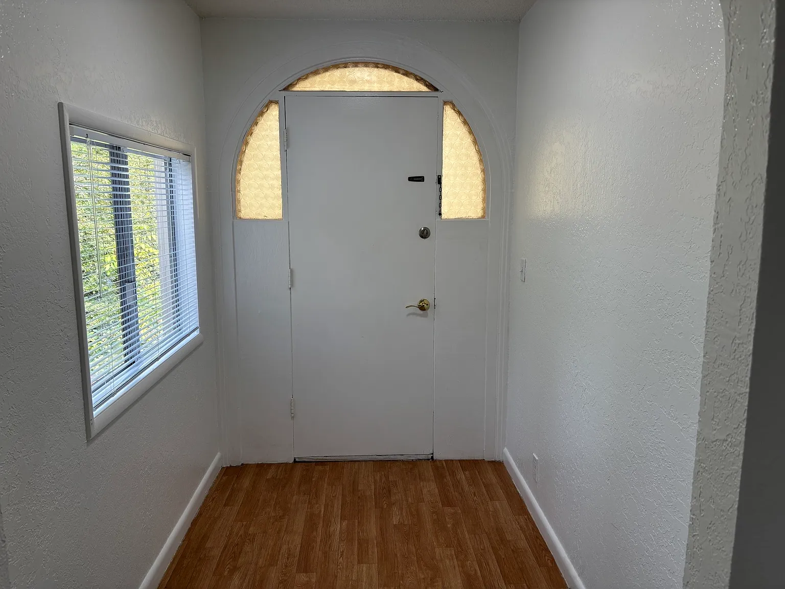 2 bed, 1.5 bath, 1792 sqft, $2,375 — Photo 2