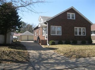 1218 Pershing Blvd, Clinton, IA 52732