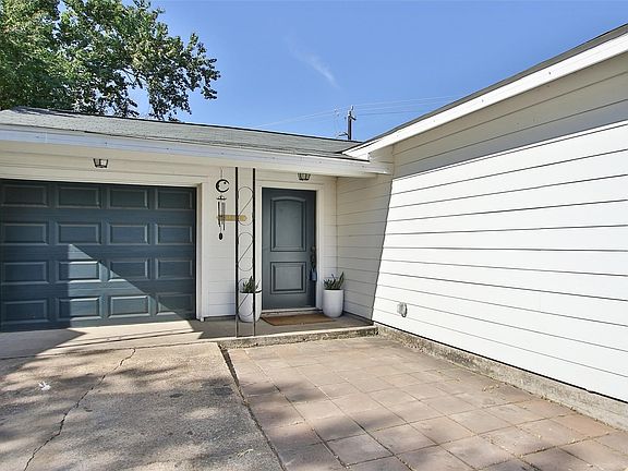 3rd image of 10955 Royal Pine Dr