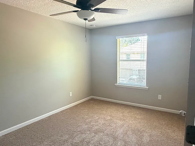 2755 Hollybrook Ln — Photo 26