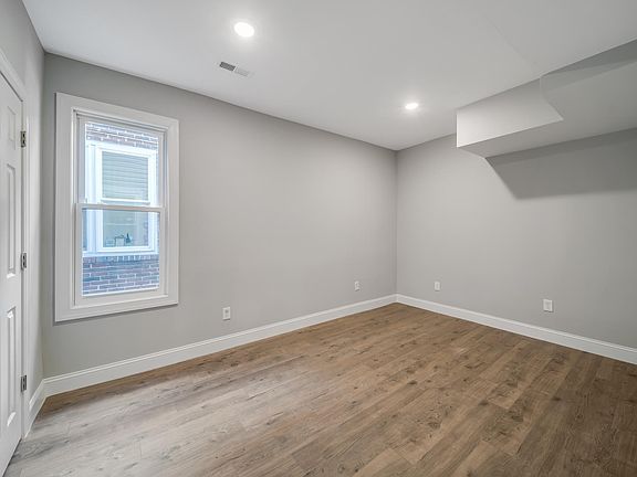 4th image of 221 Lake St APT 1