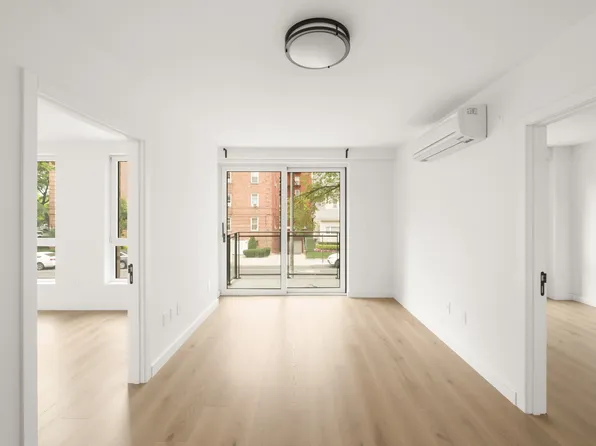 618 Avenue H image 1 of 13