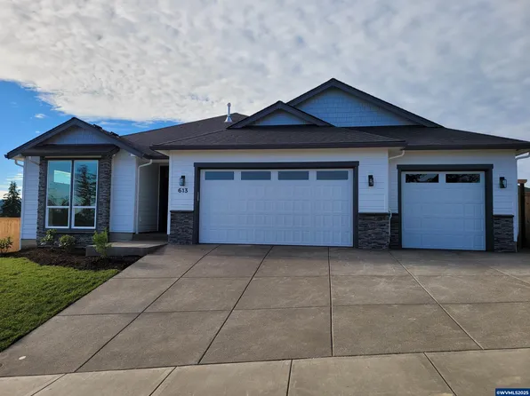 613 NW Cascade Mountain Dr, Dallas, OR 97338