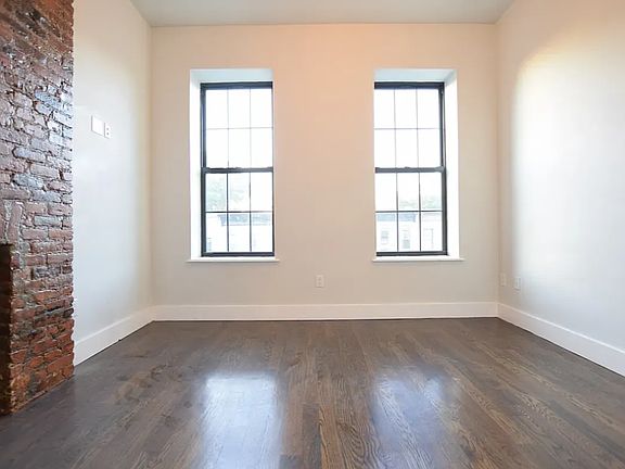 4th image of 546 Bainbridge St #1J
