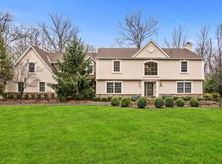 545 Reservoir Dr, Franklin Lakes, NJ 07417