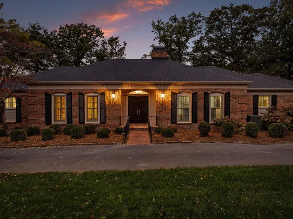 100 Fairy Trl, Lookout Mountain, TN 37350