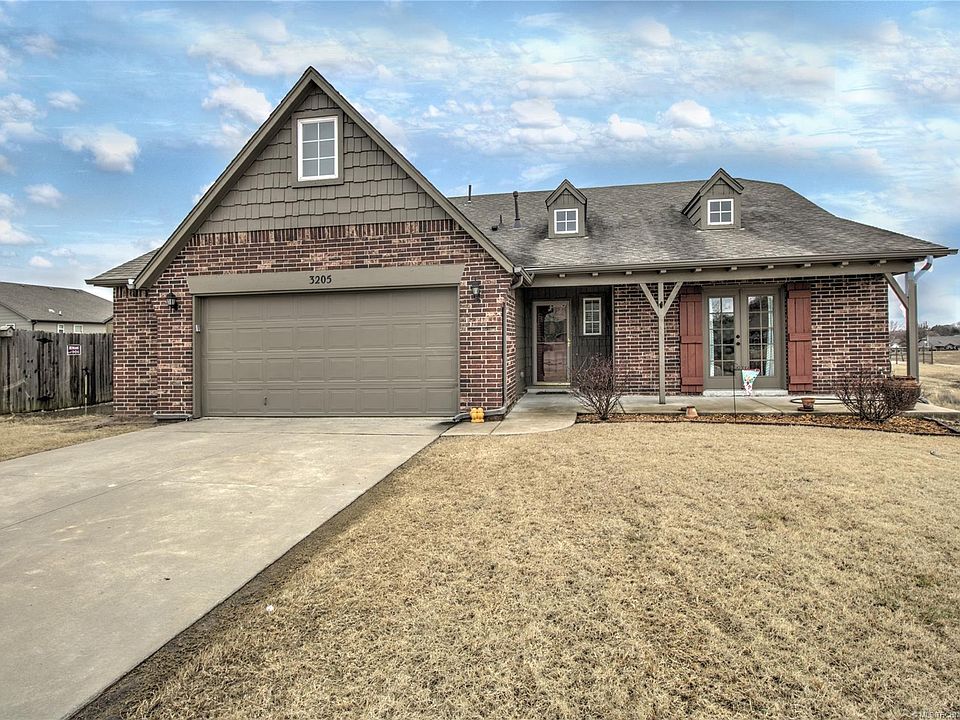 1st image of 3205 Roman Cir