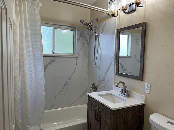 2nd image of 582 Mariposa Ave Unit 4