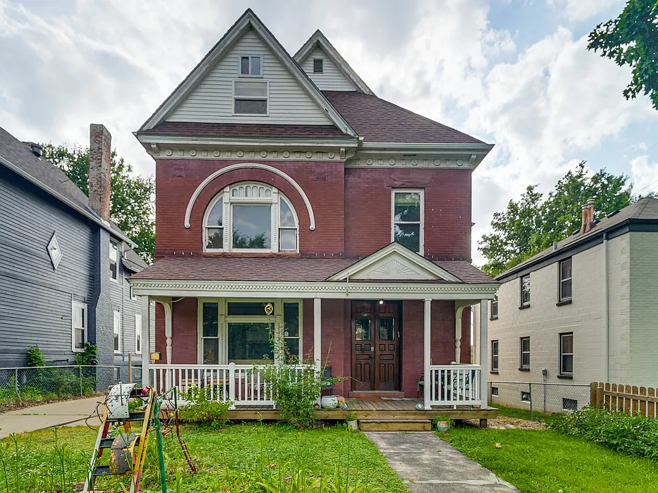 S 32nd St