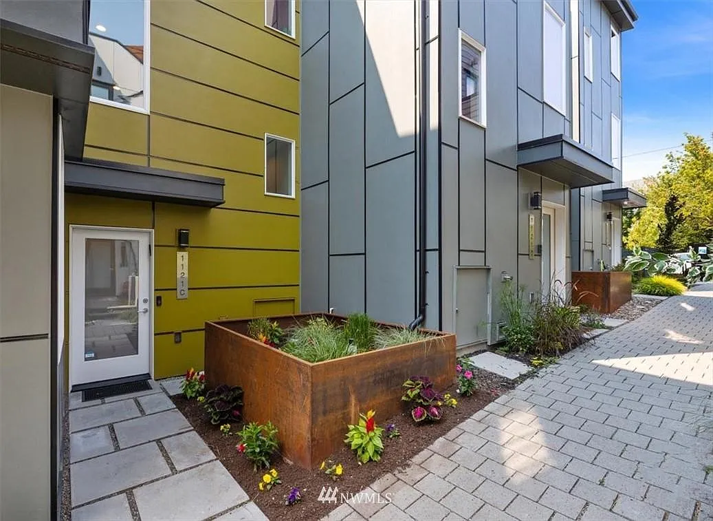 2 bed, 940 sqft, $3,300 — Photo 1
