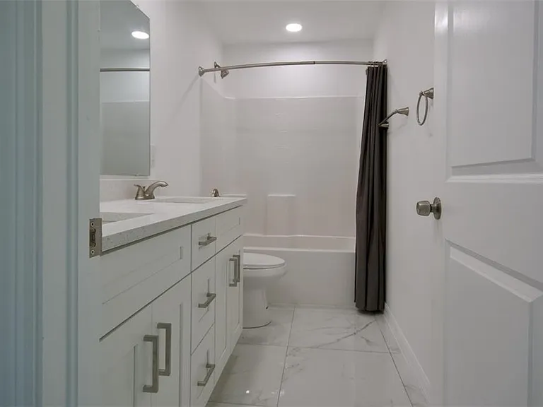 3428 Jeffcott St — Photo 15