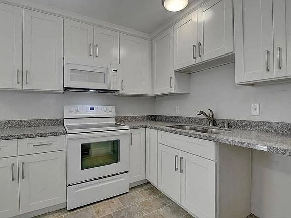 2nd image of 175 Alexander Ave APT 1