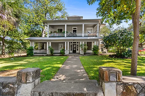 527 W San Antonio St #7 Photo 1