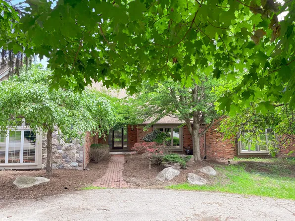 4489 Cranbrook Trl, Orchard Lake, MI 48323