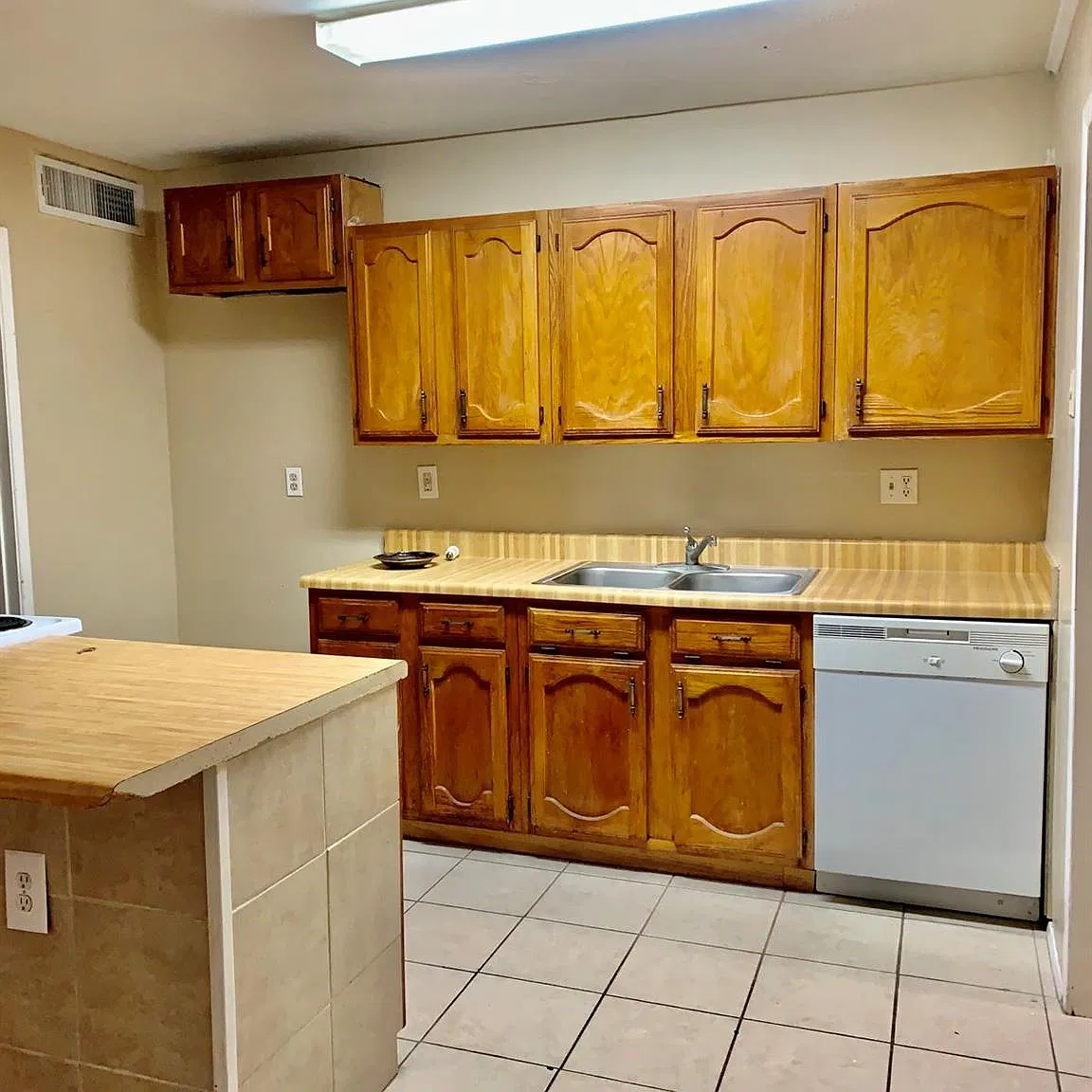 2 bed, 1.0 bath, 1555 sqft, $1,595 — Photo 3