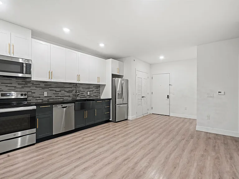 211 Baldwin Ave #606 — Photo 1