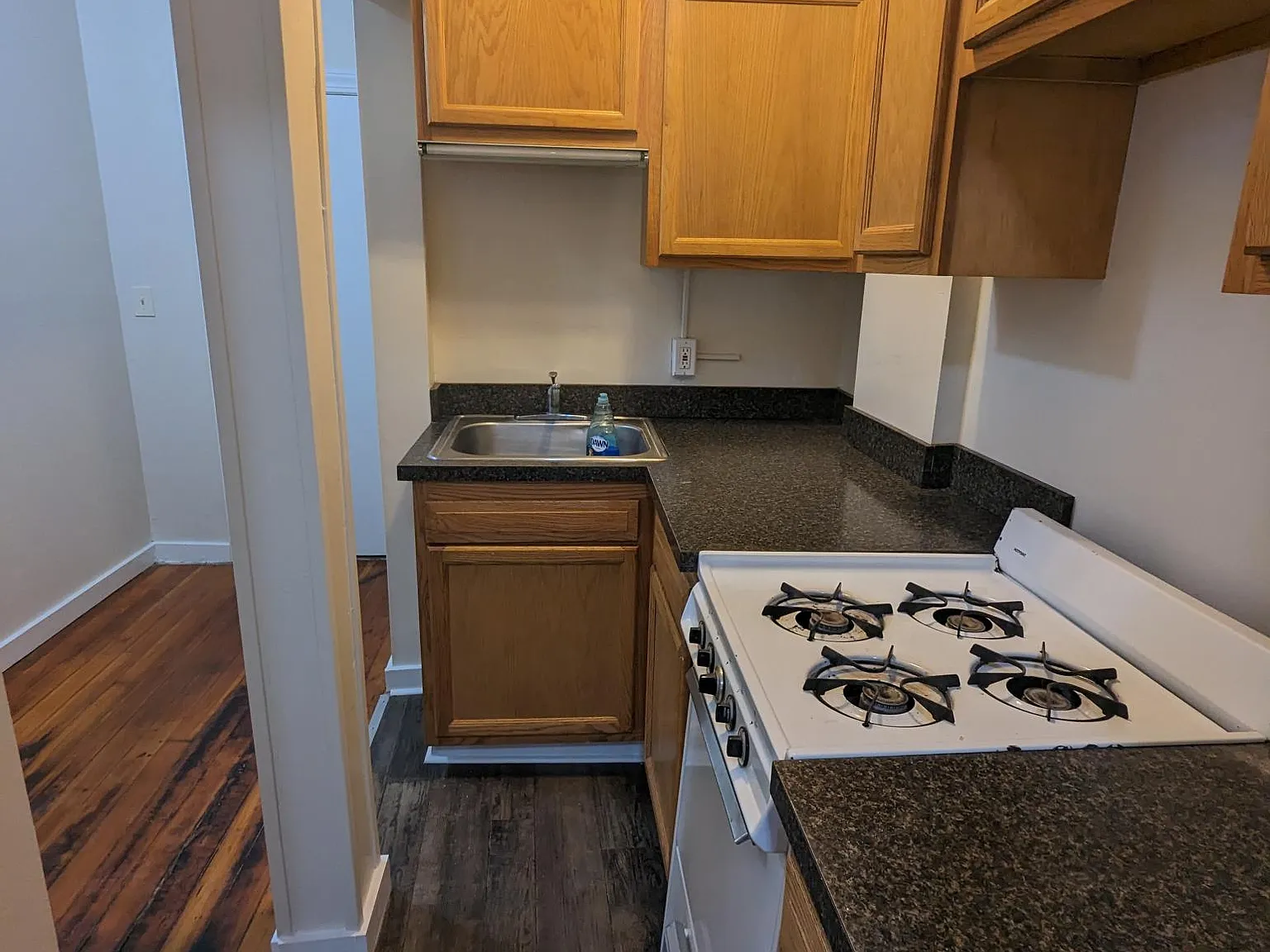 2 bed, 750 sqft, $1,375 — Photo 2
