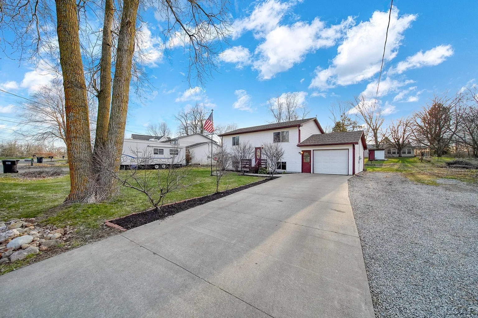 10579 Emerald Dr photo 1