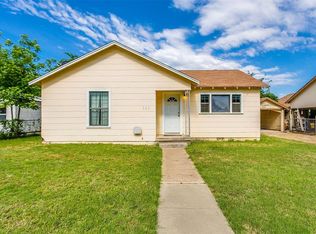 521 N 7th St, Jacksboro, TX 76458