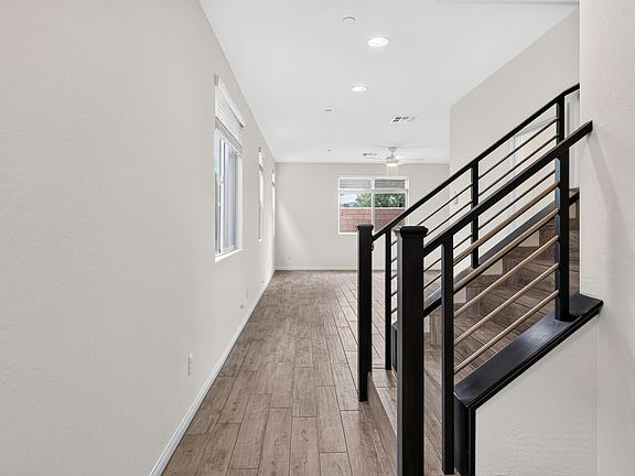 5th image of 442 Barcarolle Ln