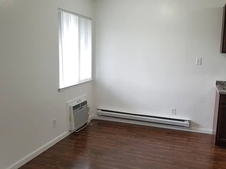 1025 Oak St #7 — Photo 5