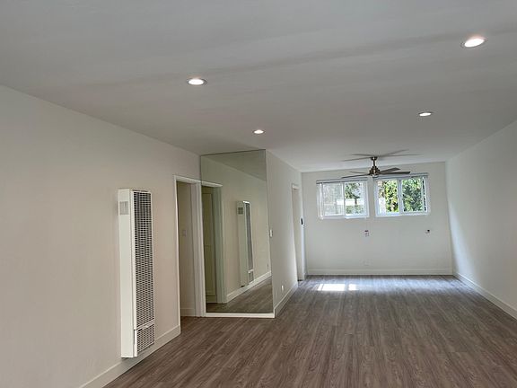 3rd image of 605 S Barrington Ave #2