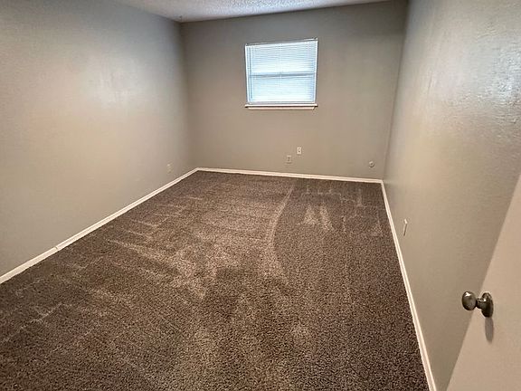 3rd image of 108 NE Katherine Ave #108F