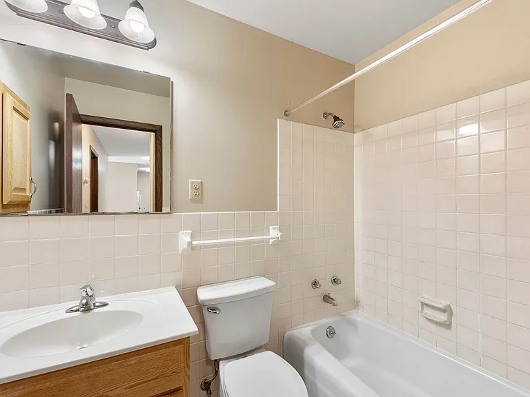 Shamrock Court Apartments — Photo 7