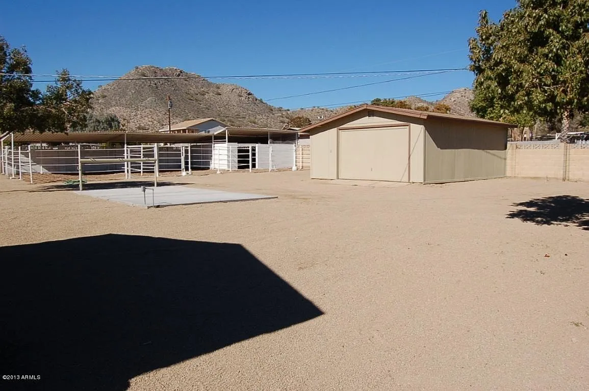 2640 E Captain Dreyfus Avenue — Photo 2