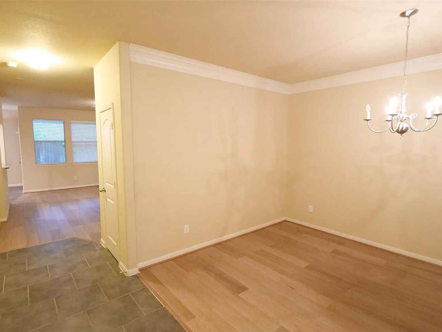 4 bed, 2.5 bath, 2417 sqft, $2,275 — Photo 2