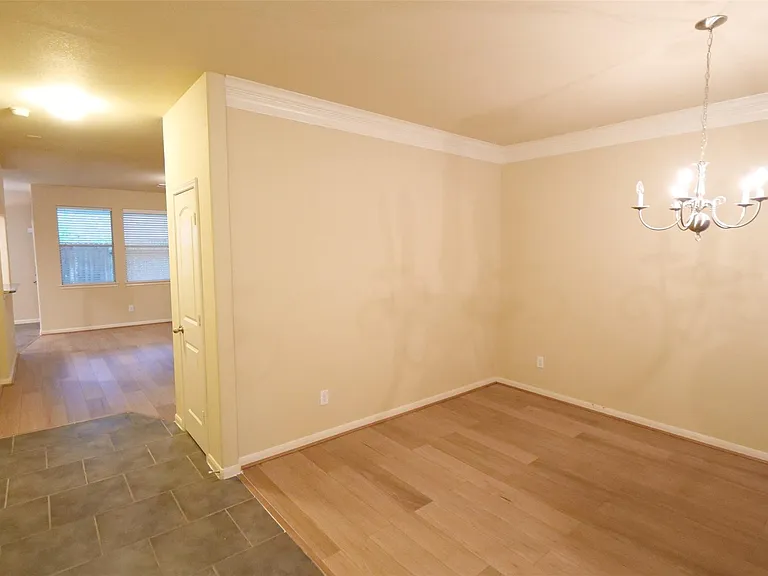 26427 Longview Creek Dr — Photo 3