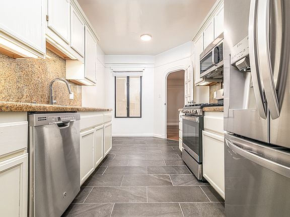 5th image of 2275 Broadway St APT 208