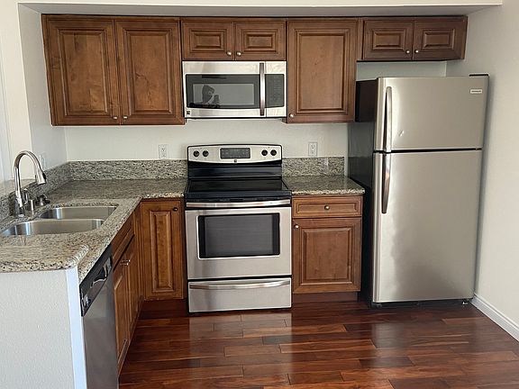 4th image of 1090 University Ave #225