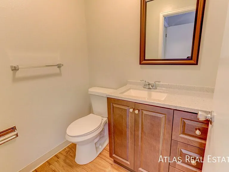 2565 Iris St — Photo 23