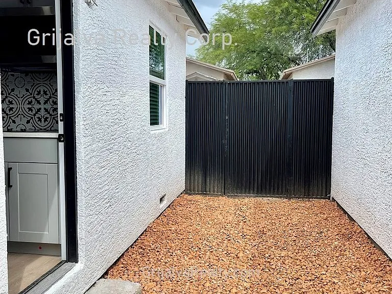 1030 Lee — Photo 34