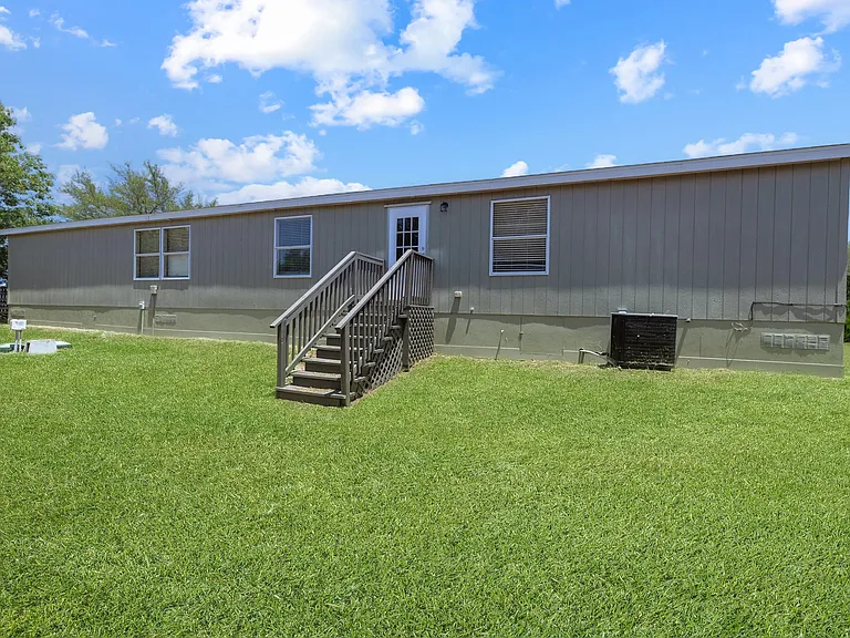 105 Jordan Dr — Photo 25