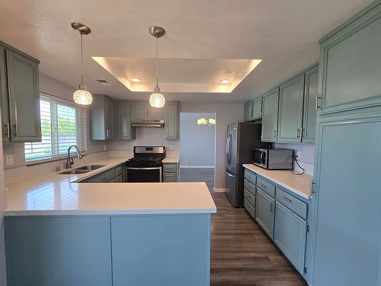 1621 W Newgrove St — Photo 11