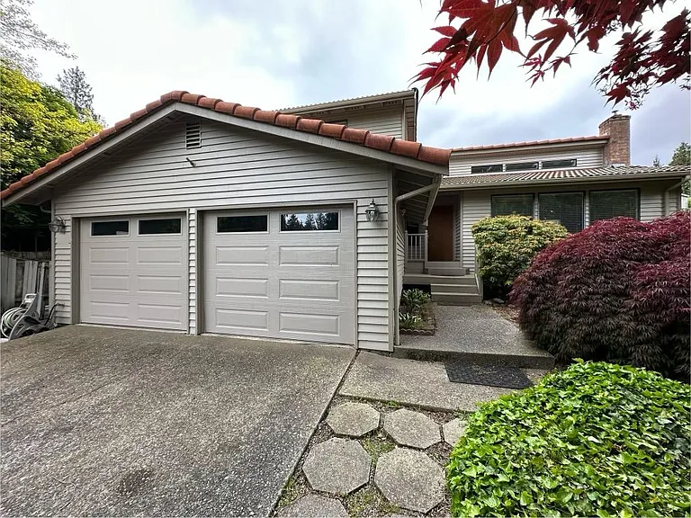1040 Cedar Pl — Photo 1